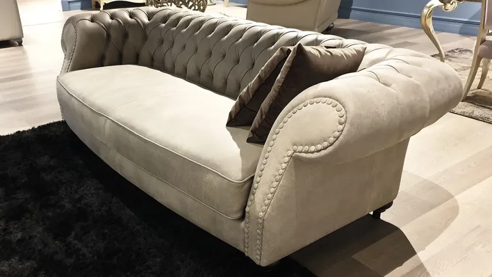 La casa moderna Divano Clain in Pelle a prezzo scontato- Divani