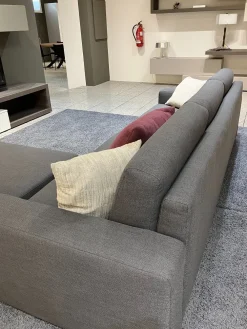 Divano con penisola . Comodo, sconto 38%. Prezzi outlet!^Artigianale