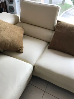 Hot Divano con penisola Cream a prezzi outlet Divani