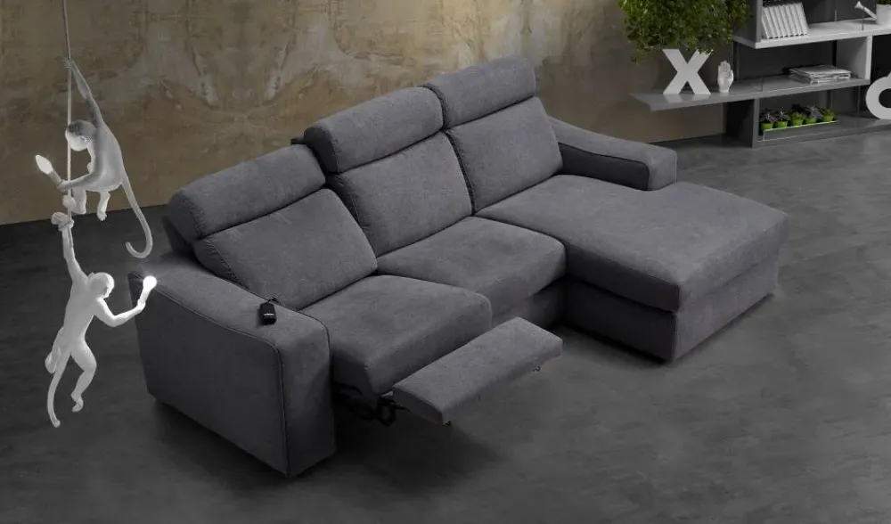 Outlet Divano Con penisola Divano-relax mod.renè con meccanismo elettrico in promo-sconto del 50% di a prezzo scontato Divani