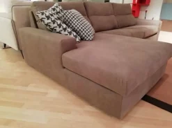 Rigosalotti Divano con penisola Kommodo a prezzi outlet- Divani