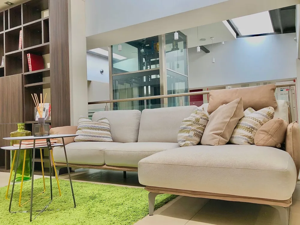 Hot Divano con penisola Living minimal a prezzi convenienti Divani