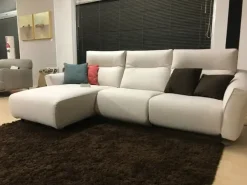 Outlet Divano con penisola Madrid in OFFERTA - 28% Divani