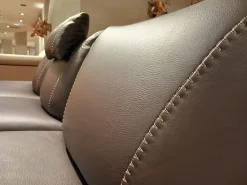 Calia Divano con penisola Modello pralin pelle ad un prezzo imperdibile- Divani