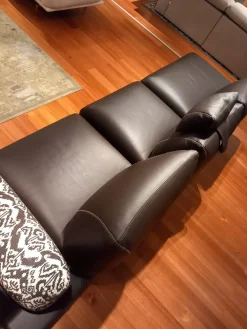 Calia Divano con penisola Modello pralin pelle ad un prezzo imperdibile- Divani