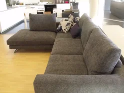 Valmori Divano con penisola modello New york di a prezzi convenienti- Divani