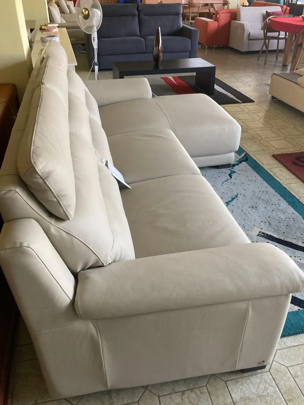 Divano con penisola Pasha in Offerta Outlet^Calia Discount