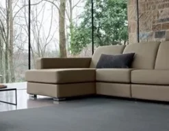 Doimo Salotti Divano con penisola pelle in poliuretano in Offerta Outlet- Divani