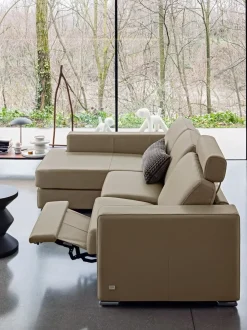 Doimo Salotti Divano con penisola pelle in poliuretano in Offerta Outlet- Divani