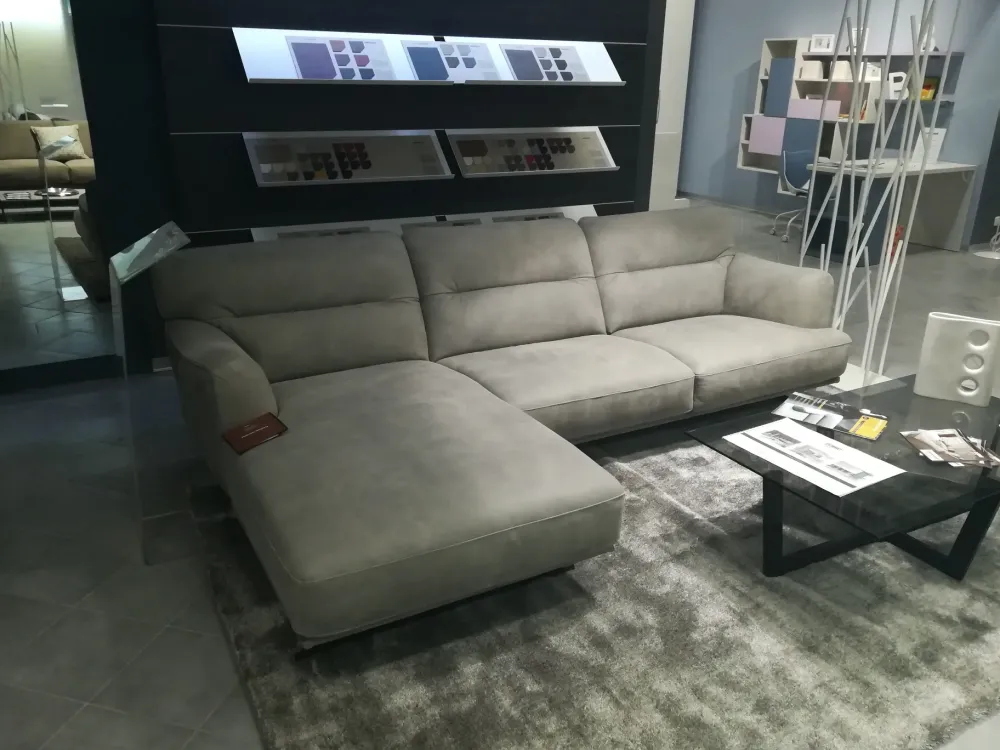 New Divano con penisola Sly con sconto 30% Divani