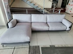 Divano con penisola tessuto in misto piuma a prezzo Outlet Divani