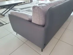 Divano con penisola tessuto in misto piuma   a prezzo Outlet Divani