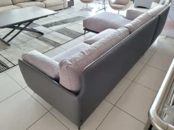 Divano con penisola tessuto in misto piuma a prezzo Outlet Divani