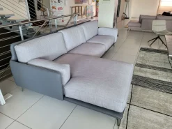 Divano con penisola tessuto in misto piuma a prezzo Outlet Divani