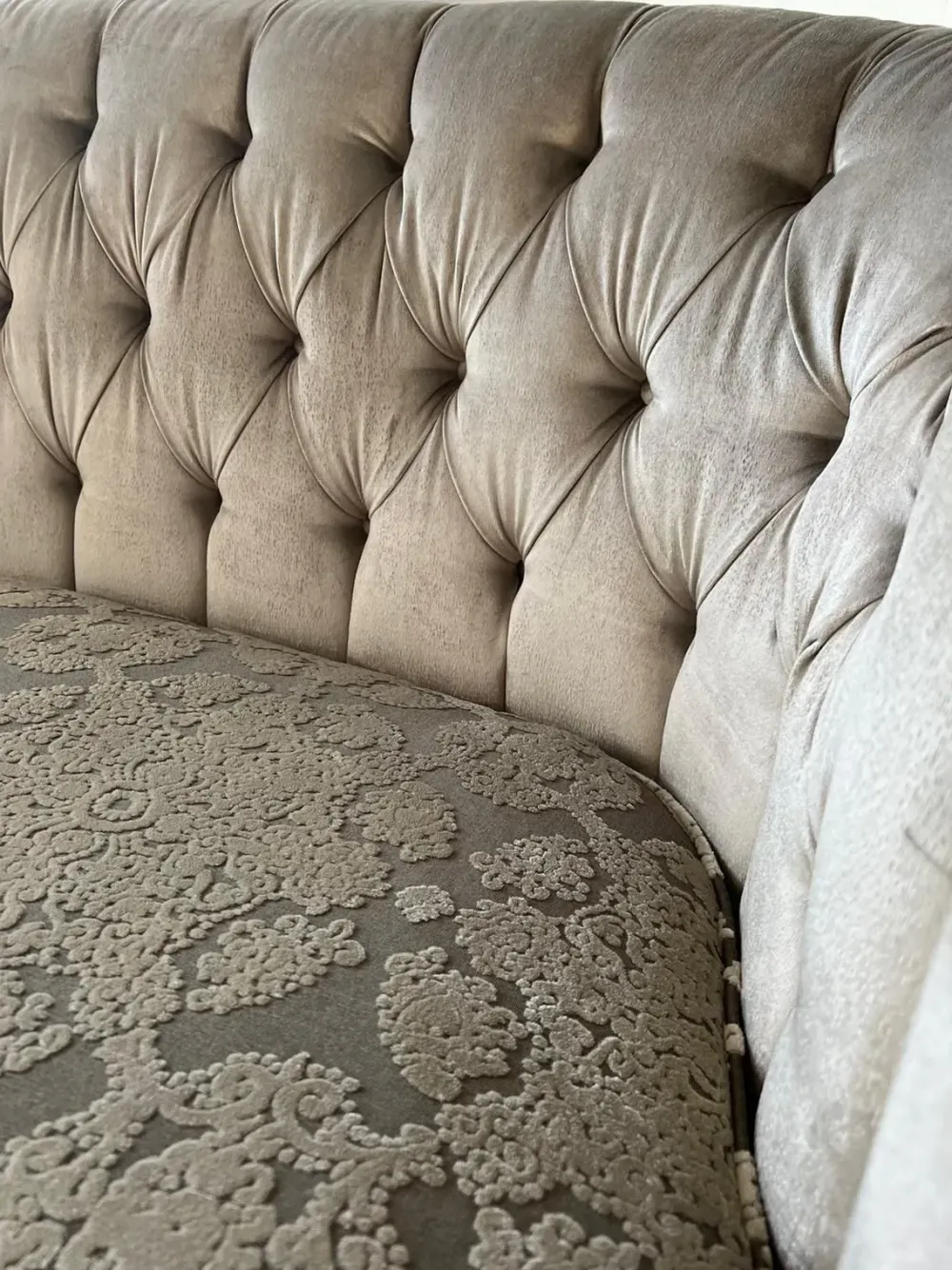 Hot Divano Contessa pronta consegna in Offerta Outlet Divani