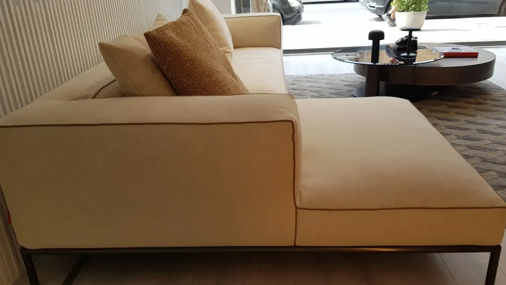 Flexform Divano da 5 posti modello Perry up di scontato- Divani