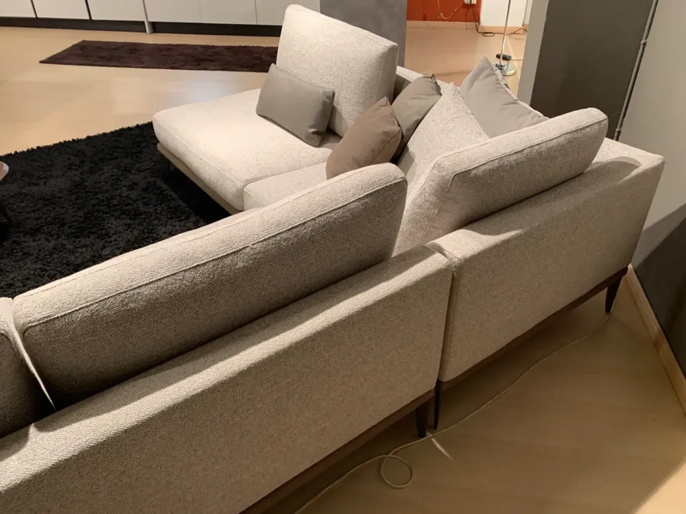 Outlet Divano design tessuto Flight di con sconto del - 30% Divani