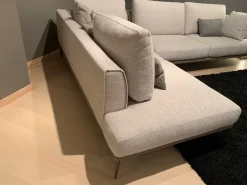 Outlet Divano design tessuto Flight di con sconto del - 30% Divani