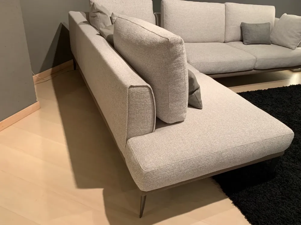 Outlet Divano design tessuto Flight di con sconto del - 30% Divani