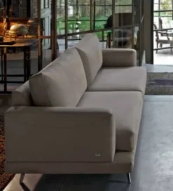 Outlet Divano Doimo modello Philip 77 scontato del 40% Divani