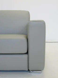 Doimo Salotti Divano Dynamic rcl sx 210 cm pelle in poliuretano   in Offerta Outlet- Divani