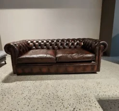 Hot Divano in Pelle stile classico modello Divano chester in pelle anticata pronta consegna scontato - 45% Divani