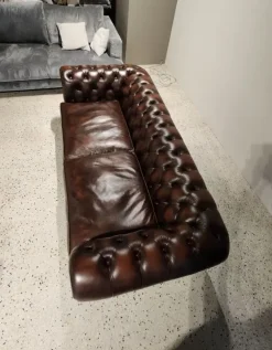 Hot Divano in Pelle stile classico modello Divano chester in pelle anticata pronta consegna scontato - 45% Divani