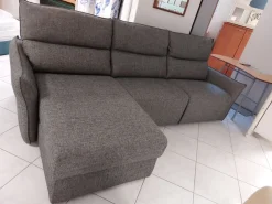 Clearance Divano in Tessuto stile moderno modello Bormio comfort scontato - 37% Divani