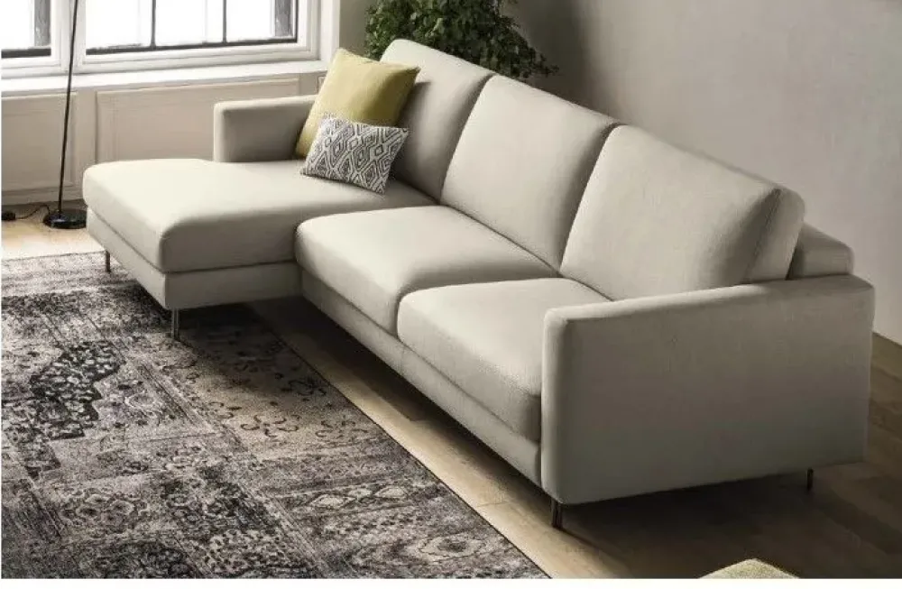 New Divano Kloe in Tessuto a 2800€. Penisola inclusa. Divani