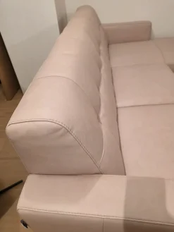 Divano Lineare 2 posti con chaise longue in pelle in Offerta Outlet a 900€^Artigianale Sale