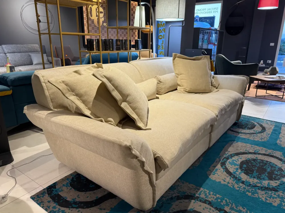 Hot Divano Lineare Astoria ad un prezzo conveniente Divani