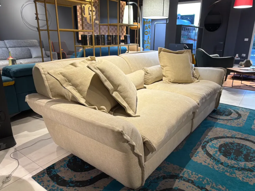 Hot Divano Lineare Astoria ad un prezzo conveniente Divani