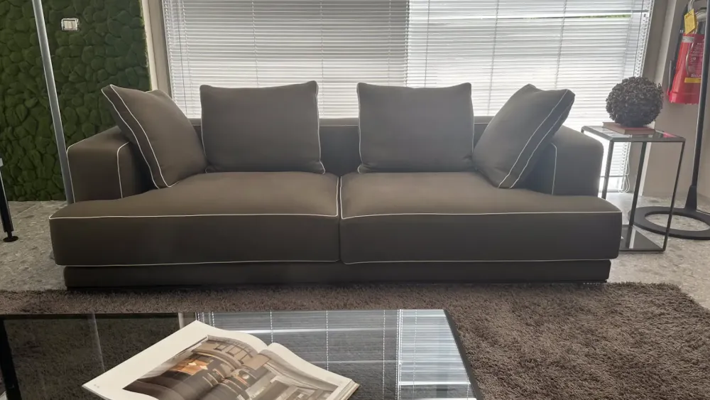 Divano lineare Augusto di a prezzo scontato^Molteni & C Online