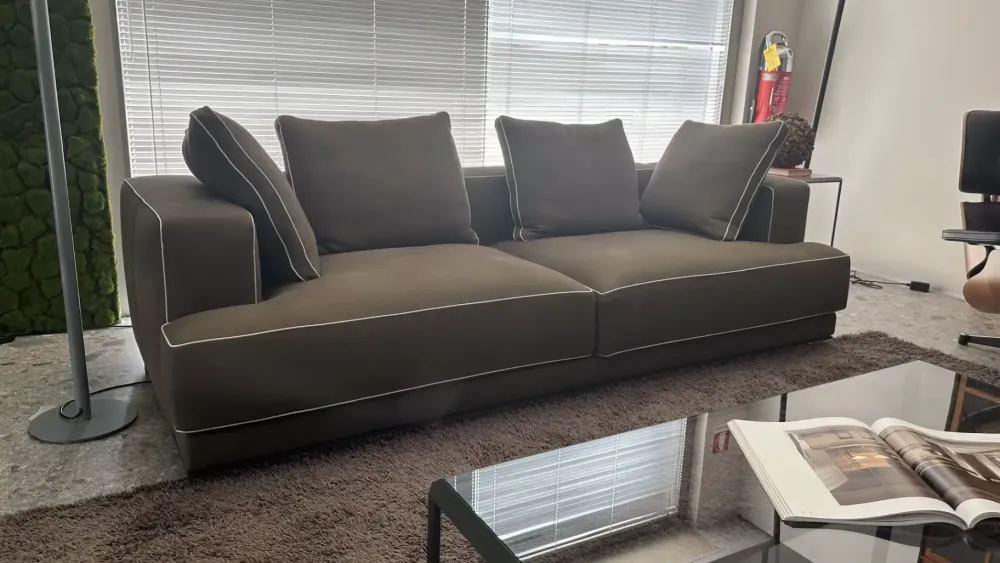 Divano lineare Augusto di a prezzo scontato^Molteni & C Online