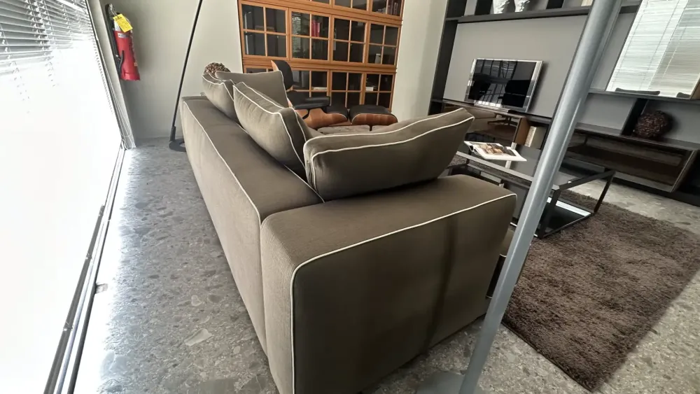 Divano lineare Augusto di a prezzo scontato^Molteni & C Online