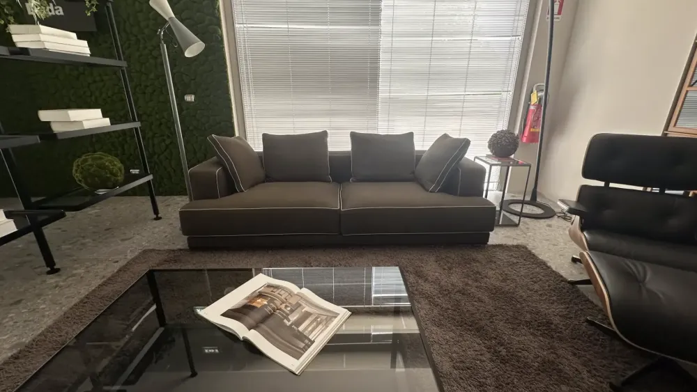 Divano lineare Augusto di a prezzo scontato^Molteni & C Online