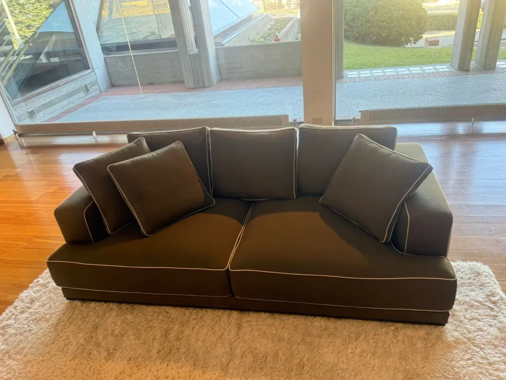 Divano Lineare Augusto a 12100€^Molteni & C New