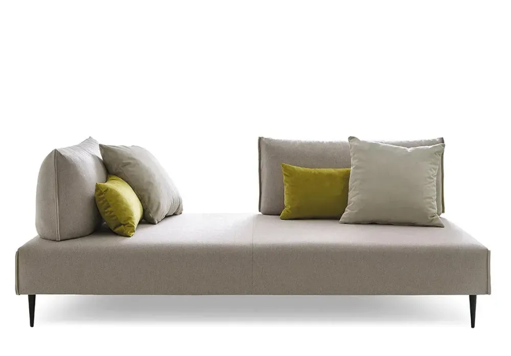 Le Comfort Divano Lineare Bacio light a 1959€- Divani