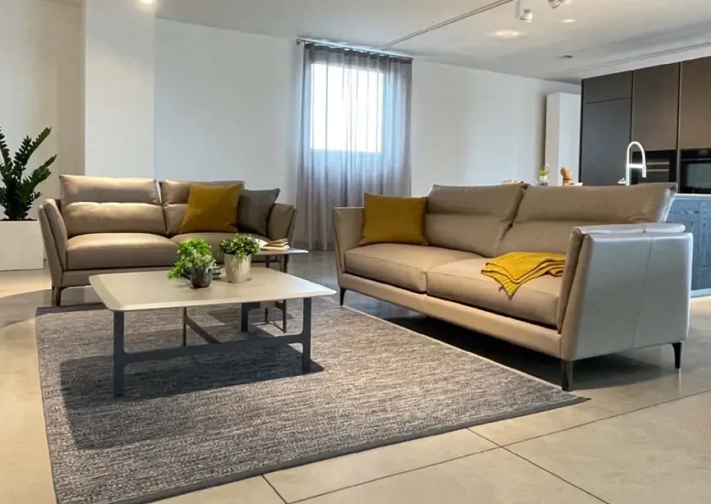 Divano Lineare Bretagne di a prezzo ribassato^Poltrona Frau Discount