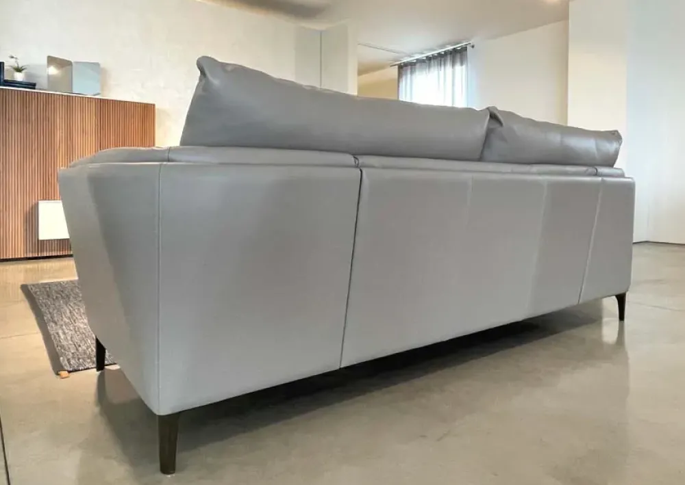 Divano Lineare Bretagne di a prezzo ribassato^Poltrona Frau Discount