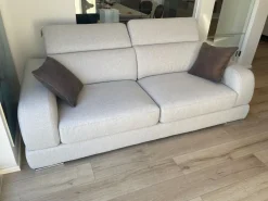 Le Comfort Divano Lineare Divano lineare graffiti scontato a 1435 Euro- Divani