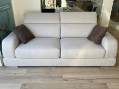 Le Comfort Divano Lineare Divano lineare graffiti scontato a 1435 Euro- Divani