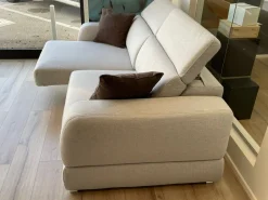 Le Comfort Divano Lineare Divano lineare graffiti scontato a 1435 Euro- Divani