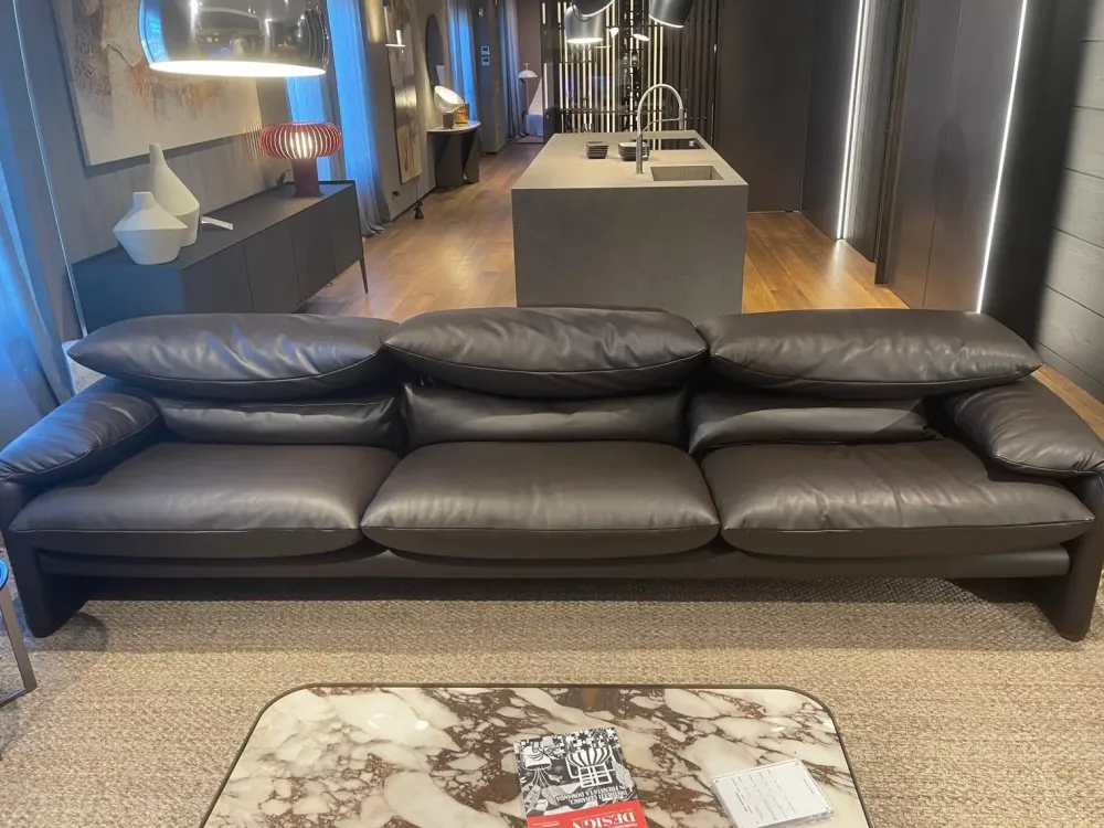 Divano Lineare Maralunga maxi a 10900 Euro^Cassina Outlet