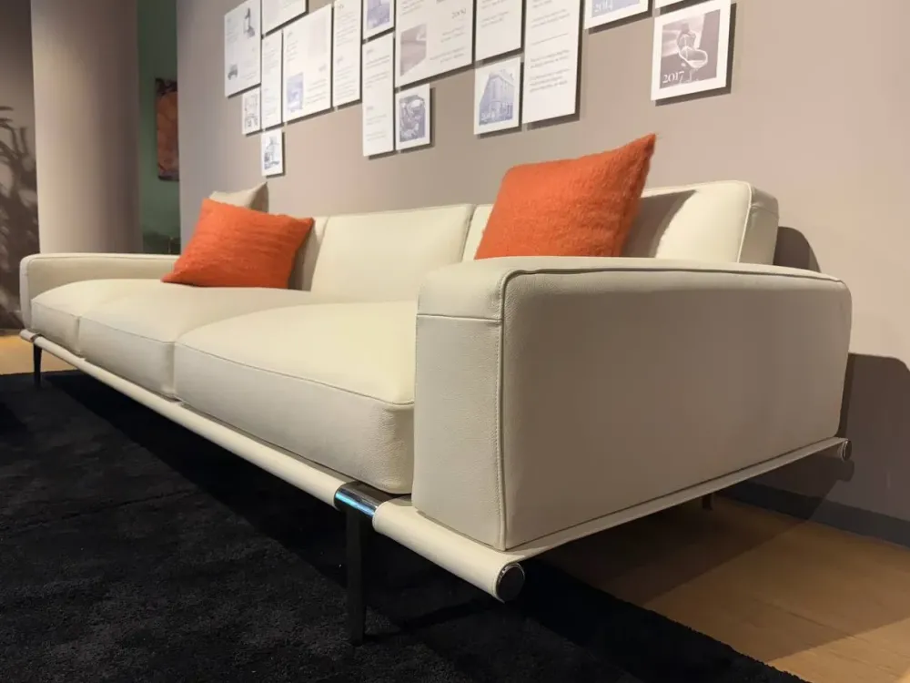 Divano Lineare pelle modello Let it be di^Poltrona Frau Discount