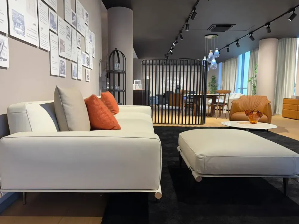 Divano Lineare pelle modello Let it be di^Poltrona Frau Discount