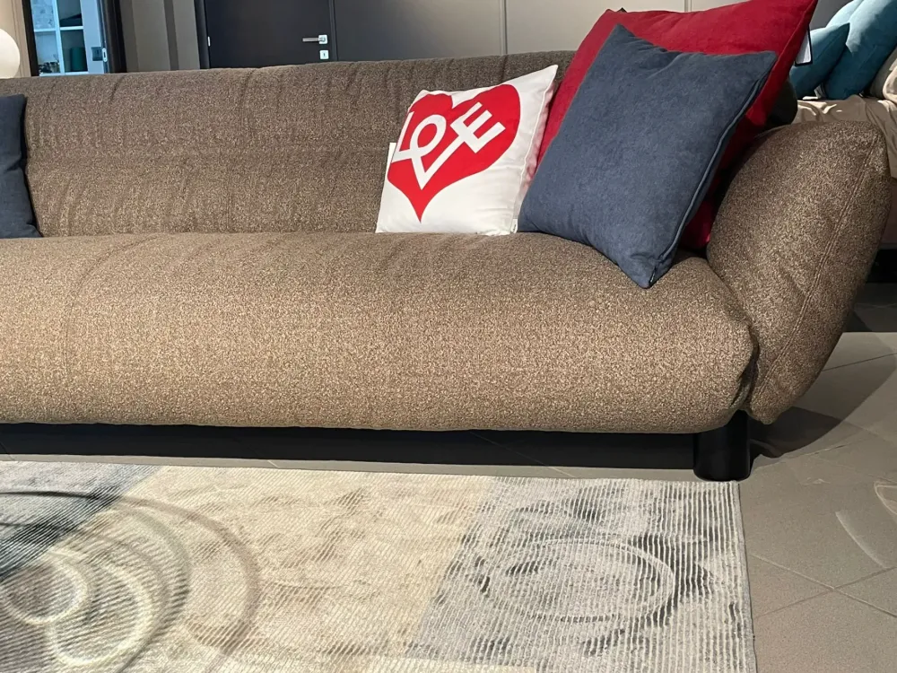 Divano Lud'o tessuto in poliuretano a prezzo scontato^Cappellini