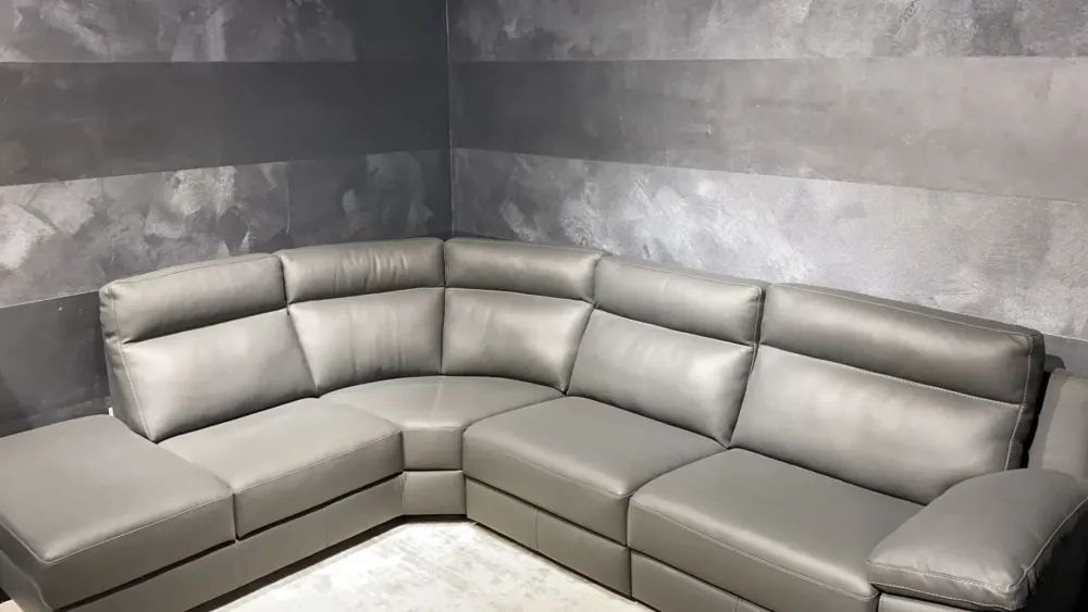 Calia Divano moderno pelle Taylor di con sconto del - 55%- Divani