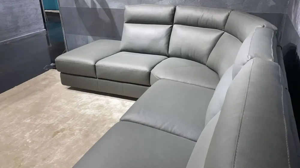 Calia Divano moderno pelle Taylor di con sconto del - 55%- Divani