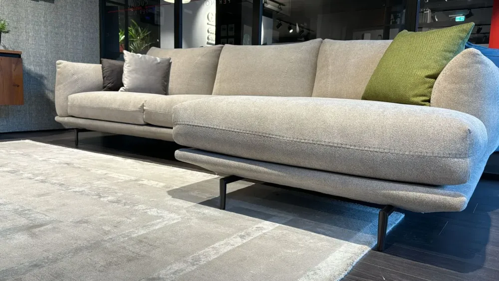 Calia Divano Nicolas in Tessuto non sfoderabile di scontato 39%- Divani